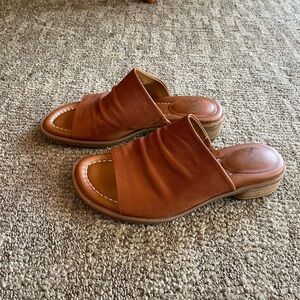 Sofft Women's Brown Slide Sandals